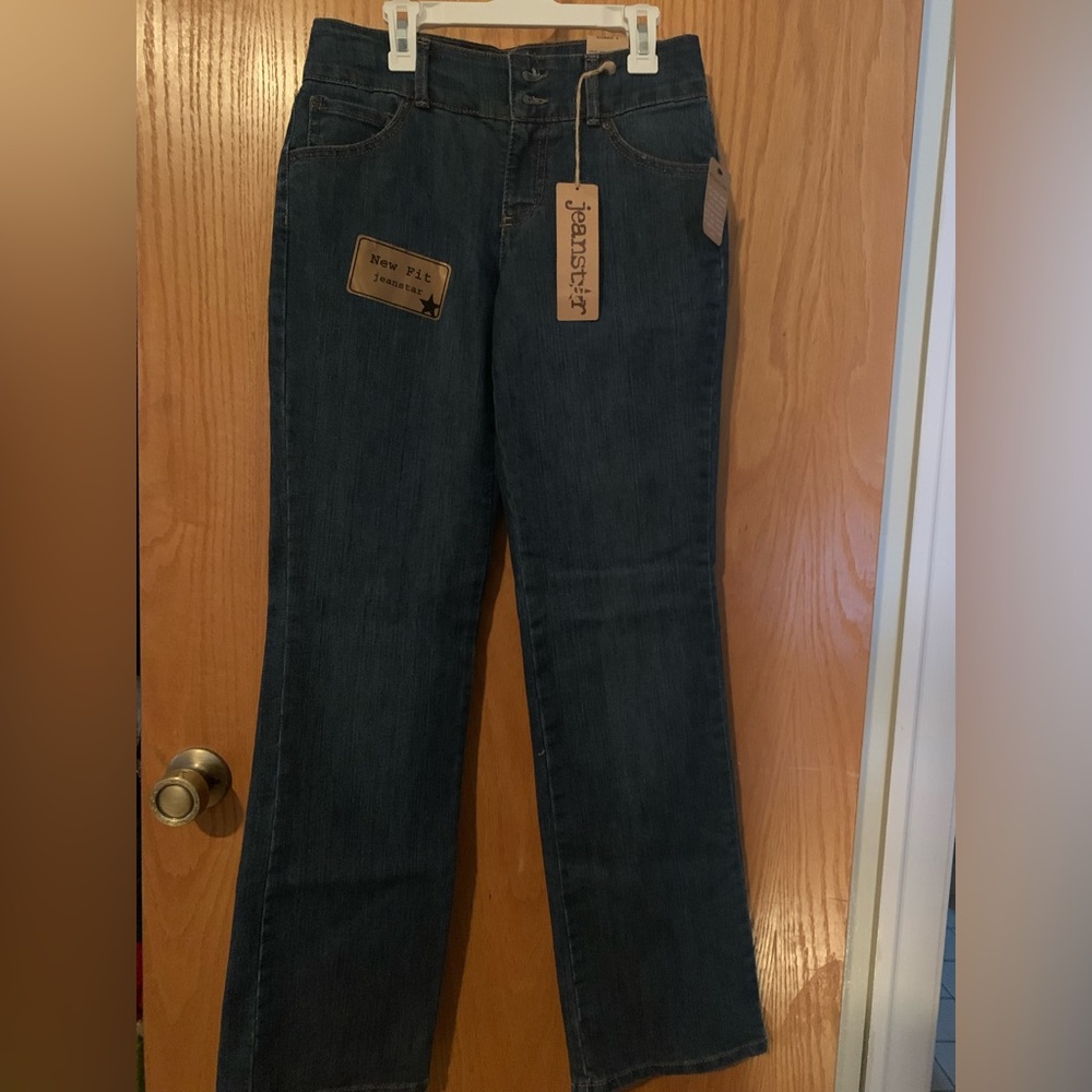 Jeanstar Women’s Bootleg Size 4 Stretch Jeans - New with Tags